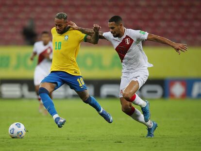 Neymar conduce el balón en el Brasil-Perú del pasado jueves correspondiente a la fase de clasificación sudamericana para el Mundial 2022. Ricardo Moraes (REUTERS)