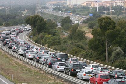 Imagen de la AP-7 en sentido sur a su paso por Roda de Bara (Tarragona).