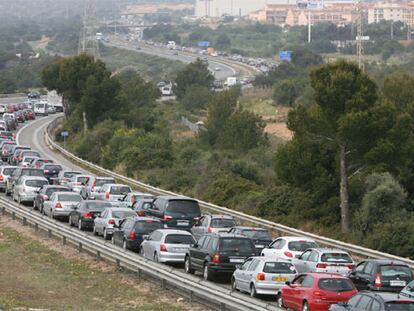 Imagen de la AP-7 en sentido sur a su paso por Roda de Bara (Tarragona).