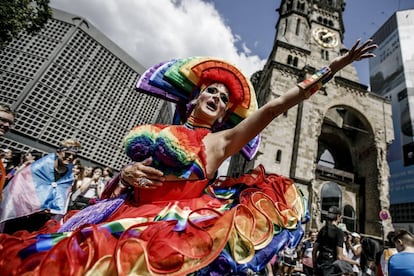 Desfile del Orgullo Gay en Berlín (Alemania) el pasado sábado. La homosexualidad es una de las etiquetas que Facebook permite usar a sus anunciantes en la plataforma.