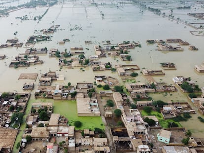 Vista aérea de la ciudad de Dera Allah Yar, en Pakistán, el 30 de agosto, tras las inundaciones que causaron 1.700 muertes este verano.