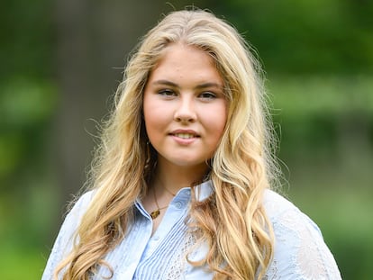 La princesa Amalia de Países Bajos, en su posado veraniego en el palacio Huis ten Bosch de La Haya, este verano.