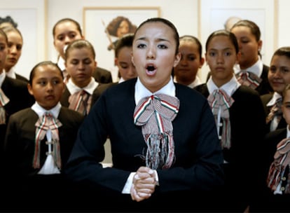 Un momento de la actuación de niños cantores del Estado de México.