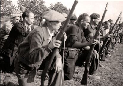 Soldados de la 'Quinta del Saco', en 1938, en una imagen inédita de Francesc Boix.