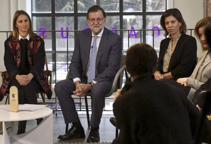 Mariano Rajoy, con mujeres emprendedoras el pasado martes.