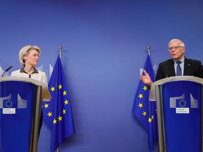 La presidenta de la Comisión Europea, Úrsula von der Leyen, y el Alto Representante, Josep Borrell.