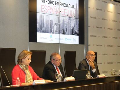 La secretaria de estado de Comercio, Marisa Poncela, y el presidente de la C&aacute;mara de Comercio, Jos&eacute; Luis Bonet (centro), en el VII Foro empresarial de Espa&ntilde;a y EE UU.