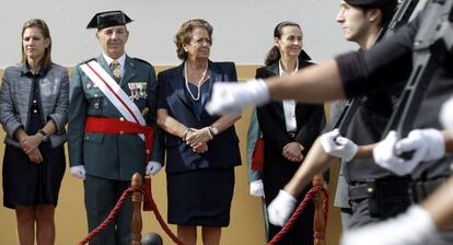 El general de la Guardia Civil, Fernando Santafé, entre Sánchez de León, Barberá y De la Oliva.