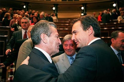 El 6 de diciembre de 2003 la Constitución Española cumplió 25 años. Al acto en el Congreso acudieron los ex presidentes, entre ellos Adolfo Suaréz quien coincidió con quien es hoy el presidente del Gobierno, José Luis Rodríguez Zapatero