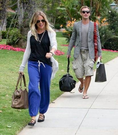 Sienna Miller y Jude Law el pasado 21 de abril camino del aeropuerto de Beverly Hills.