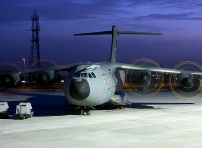 El 18 de noviembre se pusieron en marcha, por primera vez de forma simultánea, los cuatro motores turbohélice TP400 (de Europrop International) del A400M, en las instalaciones de Airbus Military en Sevilla.