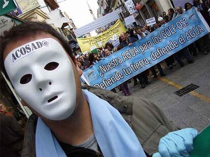 Manifestación contra los chalés de Ronda