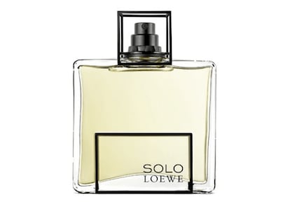 Solo Esencial, de Loewe. Para un hombre hastiado de lo superfluo que busca lo esencial. Con acordes cítricos, de menta, lavanda y madera de Gayac.