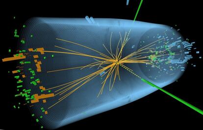 Durante la presentación, se entregaron gráficos sobre la actividad medida en el CMS, la que ha llevado a los científicos a afirmar que se ha encontrado una nueva partícula, aunque no han mencionado explícitamente que se trate del escurridizo bosón de Higgs.