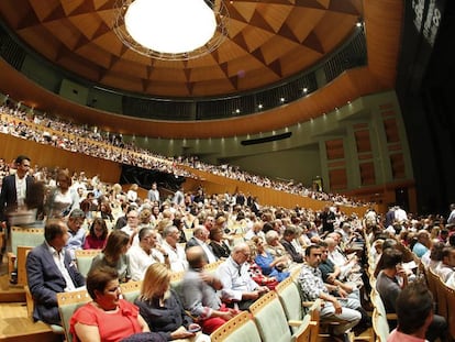 Patio de butacas del Maestranza en el concierto de Jos&eacute; Merc&eacute;, quien clausur&oacute; la Bienal. 