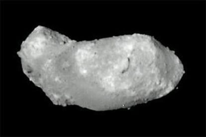 Foto del asteroide con forma de patata enviada por la sonda