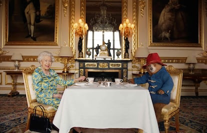 Video oso Paddington Isabel II