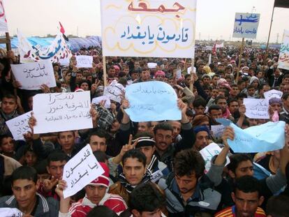 Manifestaci&oacute;n de sun&iacute;es contra el primer ministro, chi&iacute;, este viernes en Hawijah, cerca de Kirkuk.