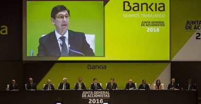 El presidente de Bankia, Jose Ignacio Goirigolzarri (c). 