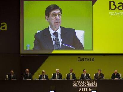 El presidente de Bankia, Jose Ignacio Goirigolzarri (c). 