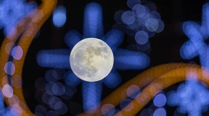 La superluna vista sobre Somerset (Reino Unido).