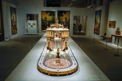 El adorno de sobremesa 'Dessert arquitectónico de las Glorias de España' (1802-1805), una de las piezas de la nueva Galería de las Colecciones Reales, este miércoles en Madrid. 