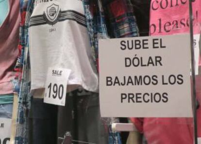 Detalle de una vidriera en la calle Florida el pasado jueves día 13.