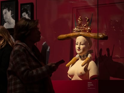 'Busto de mujer retrospectivo', de Salvador Dalí, en la exposición del CaixaFòrum.