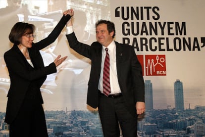 Montserrat Tura raising Jordi Hereu's hand, who won the Socialist primary.