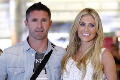 Robbie Keane y Claudine Keane, en el aeropuerto de Los Ángeles.