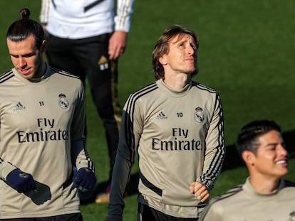 Gareth Bale y Luka Modric, en el entrenamiento de este viernes.