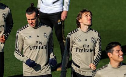 Gareth Bale y Luka Modric, en el entrenamiento de este viernes.