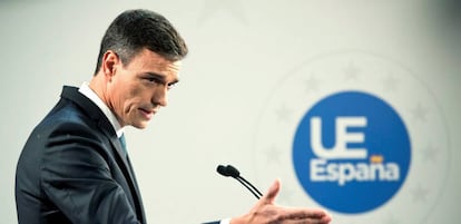 El presidente del Gobierno, Pedro Sánchez, durante la rueda de prensa que ofrece hoy en Bruselas al término de su primera participación en un Consejo Europeo.