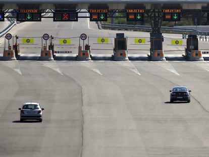 Acceso al peaje de la autopista radial R-3 en Madrid, rescatada por el Gobierno.