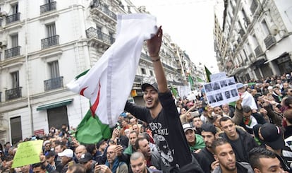 Protesta contra el Gobierno, este viernes en Argel. 