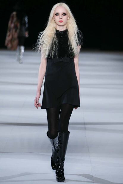 Saint Laurent resucita a Edie Sedgwick en la pasarela