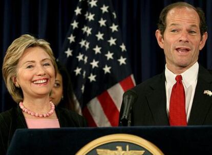 Hillary Clinton y Eliot Spitzer, en una rueda de prensa conjunta en agosto de 2007.
