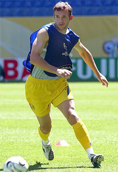 Shevchenko, durante el entrenamiento de ayer de Ucrania.