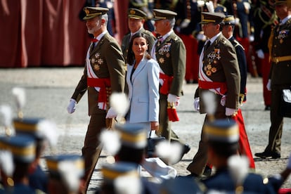 Los reyes Felipe y Letizia llegan al acto conmemorativo del 40 aniversario de la jura de bandera de la promoción a la que pertenece el jefe del Estado. 