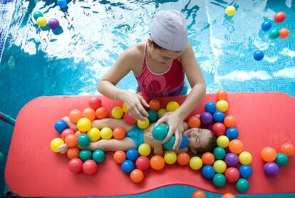 La fisioterapia se combina con el bótox para tratar a niños con parálisis cerebral.