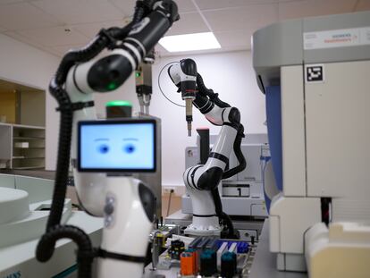 The Asklepios Clinic in Bad Oldesloe, Germany, has introduced an autonomous laboratory system with two robots that analyze patients' blood samples and send the results to the hospital's digital laboratory information system.