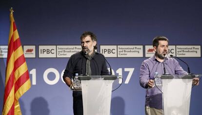 El president de l'ANC, Jordi Sànchez (d) i el d'Òmnium Cultural, Jordi Cuixart.