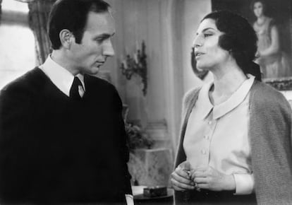 Eusebio Poncela y Charo López en 'Los gozos y las sombras', de Gonzalo Torrente Ballester.
