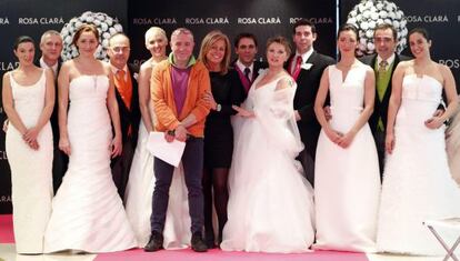 La familia de 'La Cubana' en la presentación de 'Campanades de Boda', con Rosa Clará en el centro.