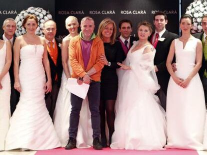 La familia de 'La Cubana' en la presentación de 'Campanades de Boda', con Rosa Clará en el centro.