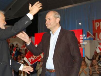 Griñán y Chaves, en un acto electoral.