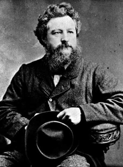 El pintor prerrafaelita, diseñador y escritor William Morris (1834-1896).