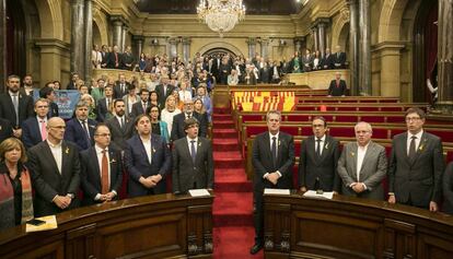 El Parlament, despr&eacute;s d&#039;aprovar la DUI.  