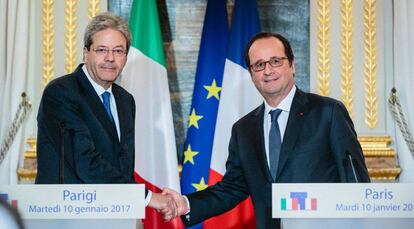 Paolo Gentiloni y Fran&ccedil;ois Hollande reunidos el martes en el El&iacute;seo.