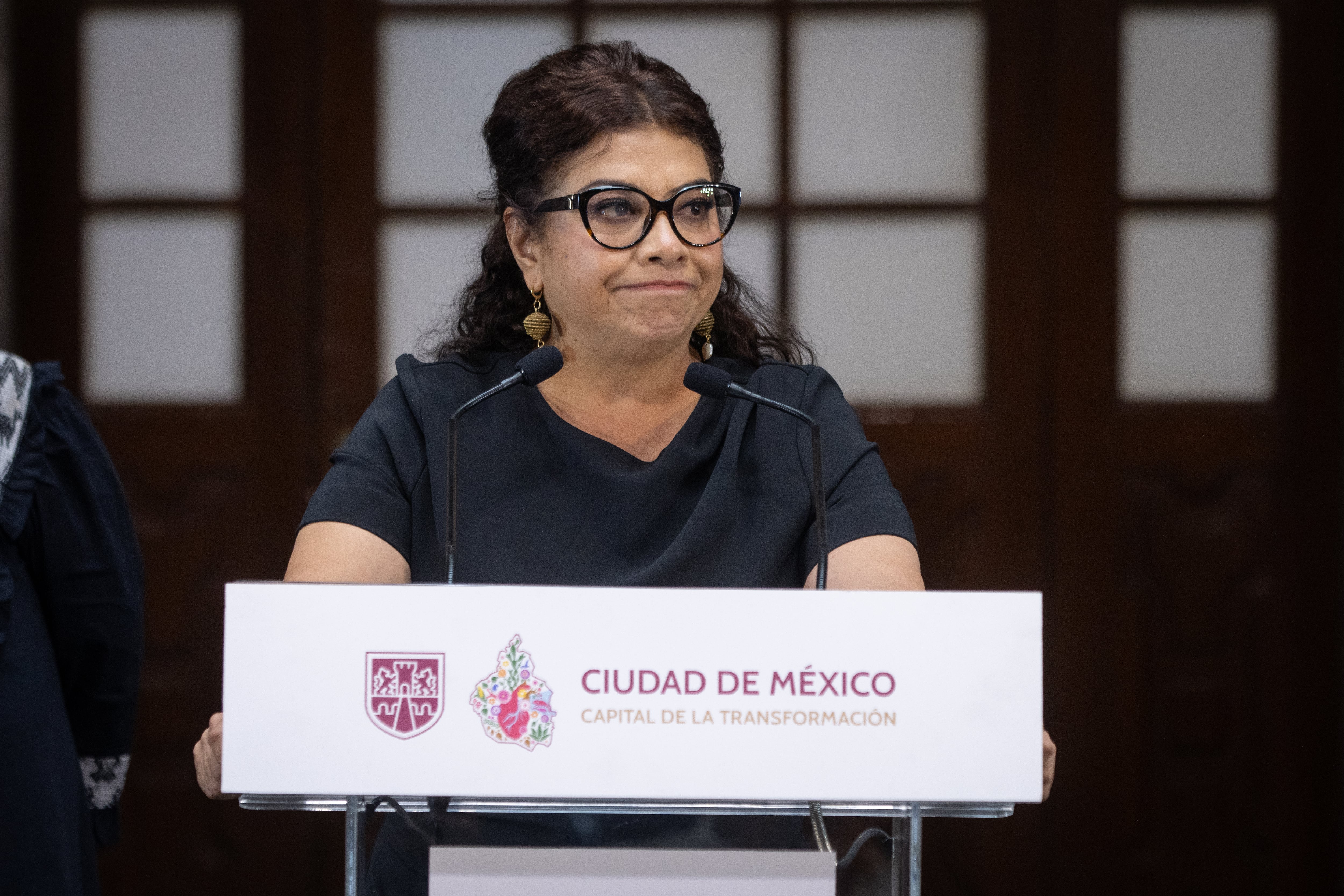 Clara Brugada durante una conferencia, en Ciudad de México, este martes.